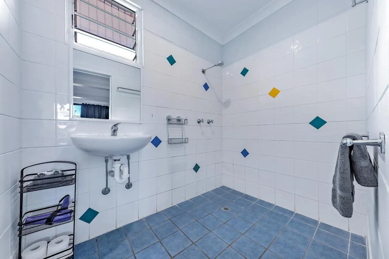 Airlie Sun & Sand Accommodation #2 埃尔利海滩 0*,